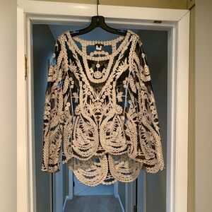 ALBERTO MAKALI TOP, BLACK AND IVORY MESH AND WOVEN, SIZE MED